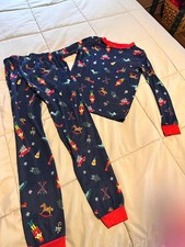 MEMBER'S MARK PAIR OF KID'S PAJAMAS, SIZE 8, LONG SLEEVES, HOLIDAY