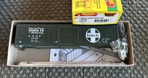 Roundhouse HO Kit #07949 50’ Caja de una sola puerta Coche Santa Fe Nuevo en caja | Zustand: New