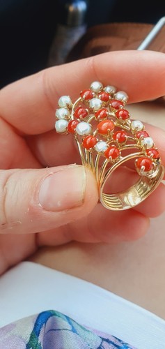 9 CT YELLOW GOLD CORAL AND PEARL STATEMENT RING, 11.4 Gm - Picture 13 of 17