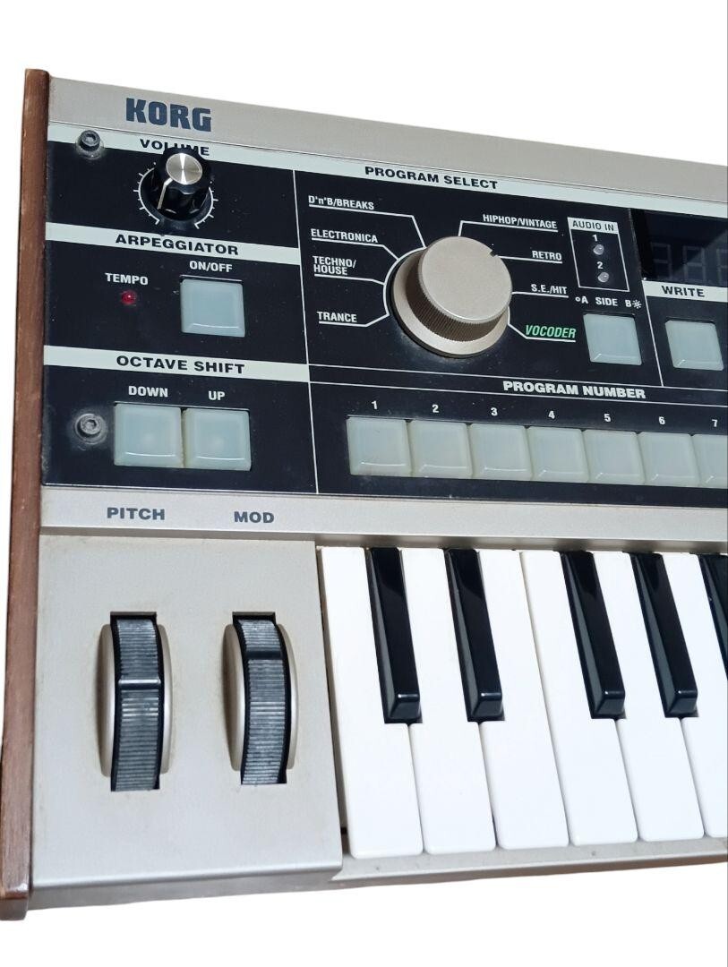*中古* KORG / micro KORG シンセサイザー,ボコーダー Korg microKORG Synthesizer Vocoder 37 Keys Analog Modeling Tested