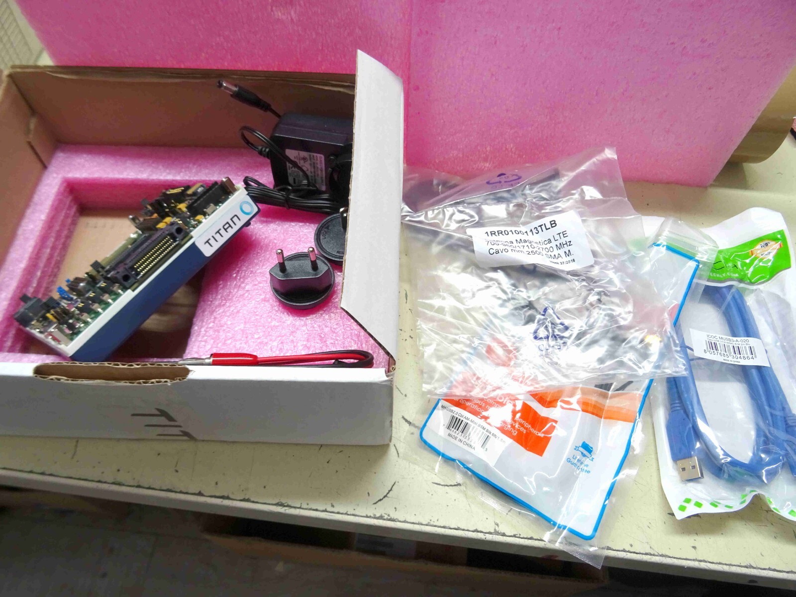 Kit de developpement Telit EVB avec interfaces multiples pour IoT cellulaire