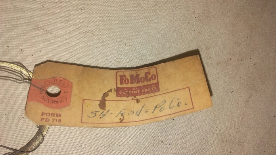 Anillo de bloqueo de coche de policía Ford 1954 nuevo en stock Foto 3 de 3