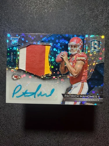 2017 Panini Spectra Patrick Mahomes   RC AUTO /75 
