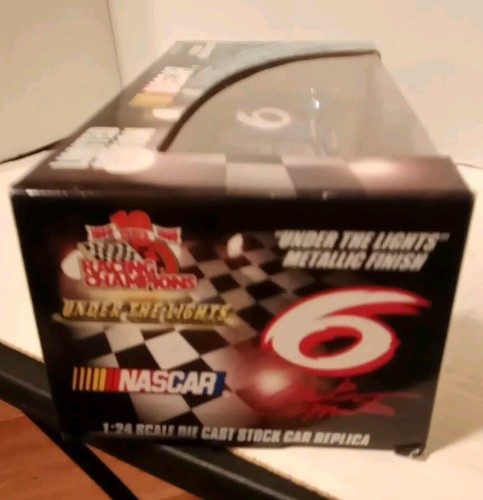 NASCAR 🏁 Racing Champions MARK MARTIN #6 Valvoline Diecast 1:24 Limited Edition - Picture 4 of 5