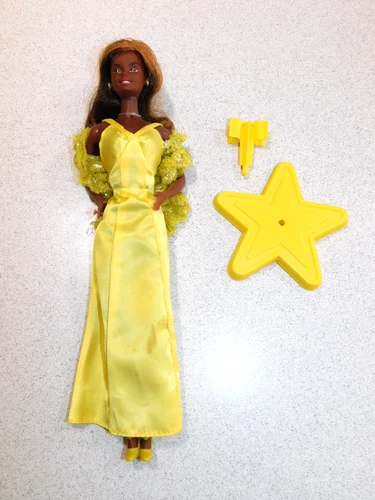 Barbie:  VINTAGE 1977 SUPERSTAR CHRISTIE Doll w/Stand!