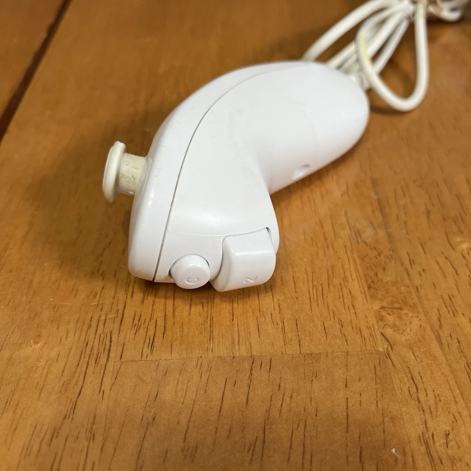 Official OEM 2 Pack Pair White Nintendo nunchucks for Nintendo Wii - Image 2 of 4