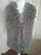 Vera Wang Simply Vera Gray Shaggy Vest Size S/M Glam Style Casual Or Dress It Up