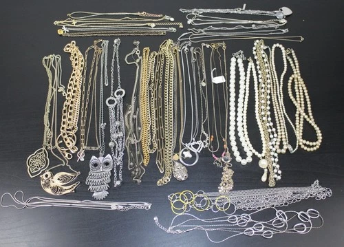 Lot of 40 Mixed Necklaces Vintage Modern Costume Jewelry Gold & Silver Tone