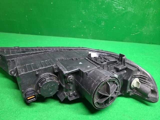 2011 Hyundai Azera The luxury Grandeur Left Headlight - Image 4 of 4