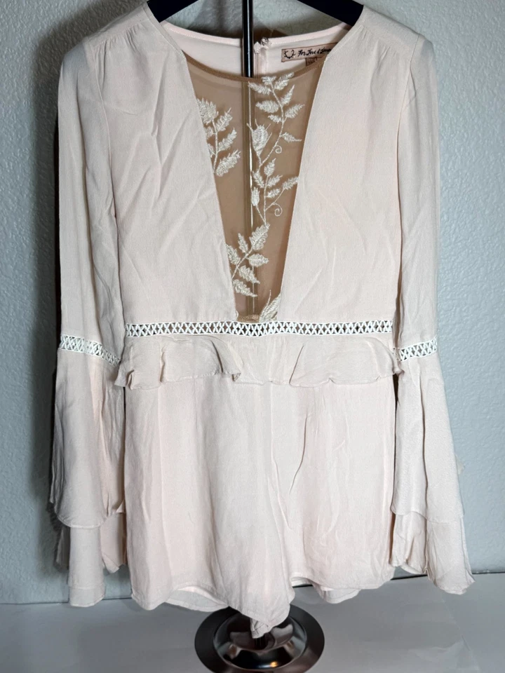 For Love & Lemons Emelia Romper 女式 S 粉色灰尘荷叶边背面拉链喇叭袖 — 第 2/4 张图片