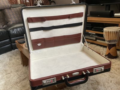 VINTAGE BOND LONDON LEDER AKTENTASCHE...ATEMBERAUBEND.