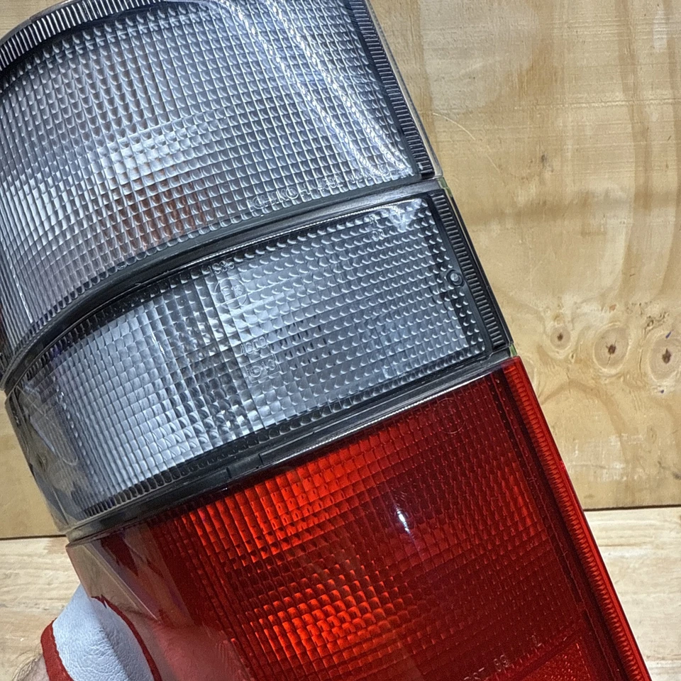 2000 - 2002 ISUZU TROOPER DRIVER LEFT LH TAIL LIGHT LAMP - CLEAN Foto 4 de 4