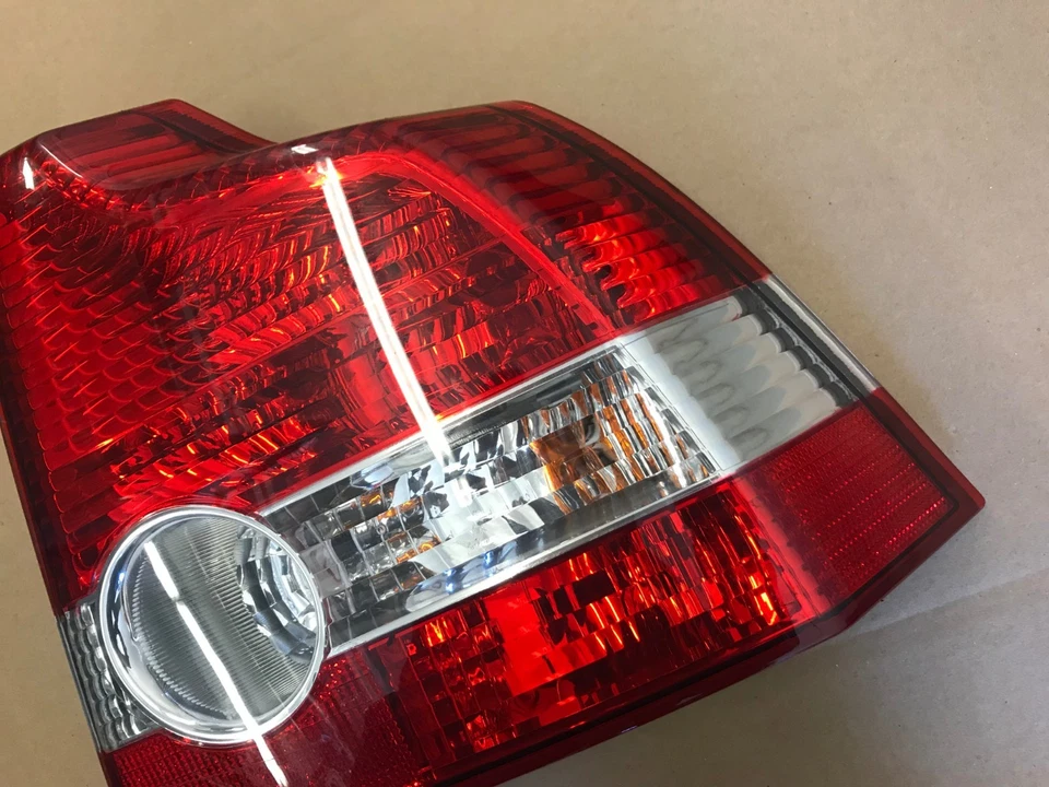 04.5 - 07 Luz trasera derecha Volvo S40 30698347 Foto 4 de 4