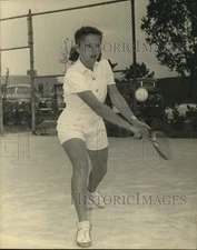 1957 Press Photo Tennis player Elizabeth Eby in action - hps20279