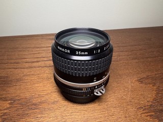 NEAR MINT Nikon Ai S NIKKOR 35mm F/2 Wide Angle Manual Focus Lens