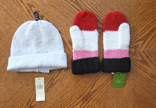 WOMAN HAND KNIT WINTER WARM MITTENS AND MATCHING HAT, BOTH ARE NEW WITH ALL TAGS