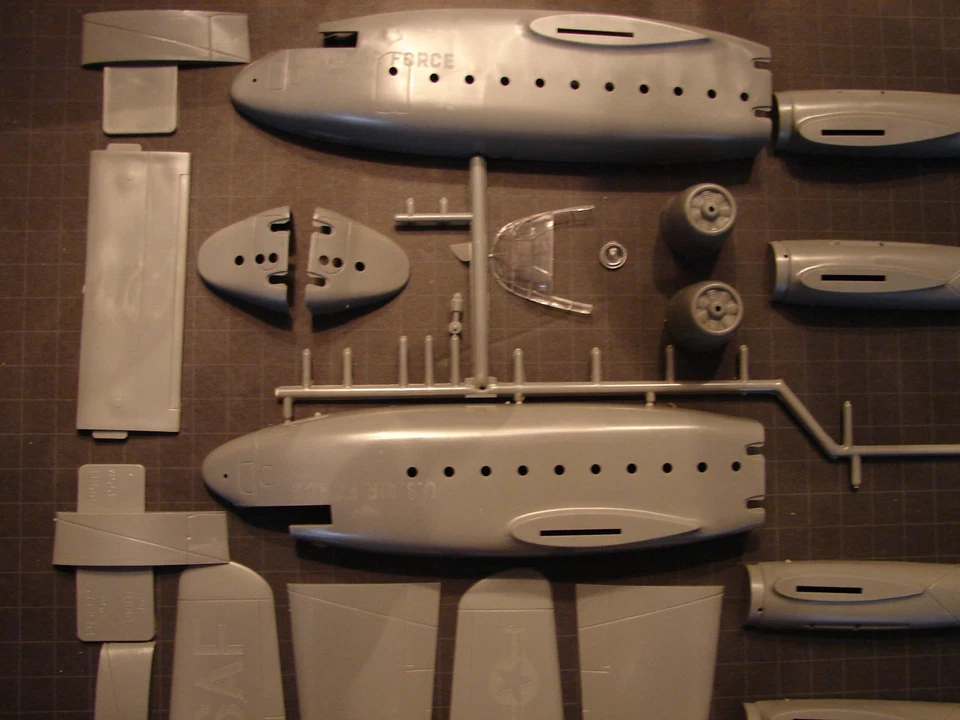 1969 ~ Aurora ~ Fairchild C-119G FLYING BOXCAR - Image 4 of 4