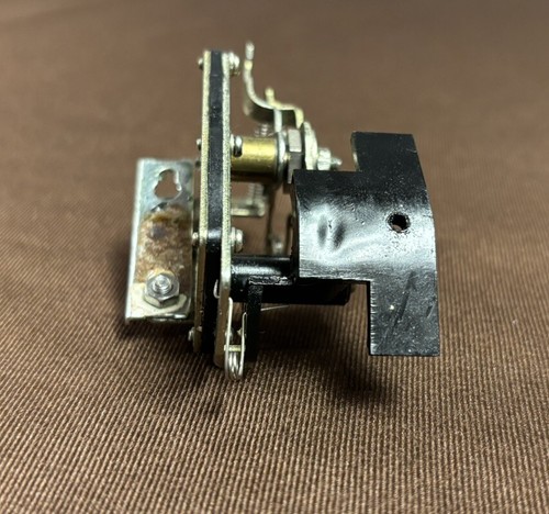 Pioneer PL-A25 Turntable Genuine 70’s OEM Part Cueing Lever Under-mount Assembly - Picture 8 of 9