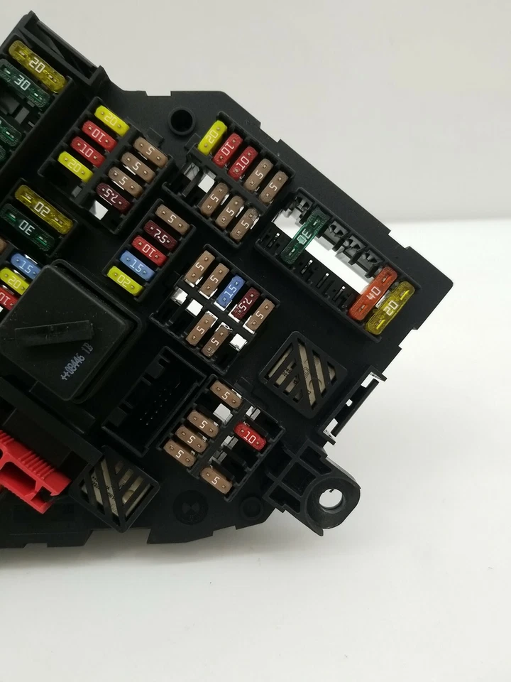 Caja relé de conexiones fusibles maletero trasero serie 5,6,7 bmw f10 f11 f12 f01 f02 9151322 Foto 2 de 4
