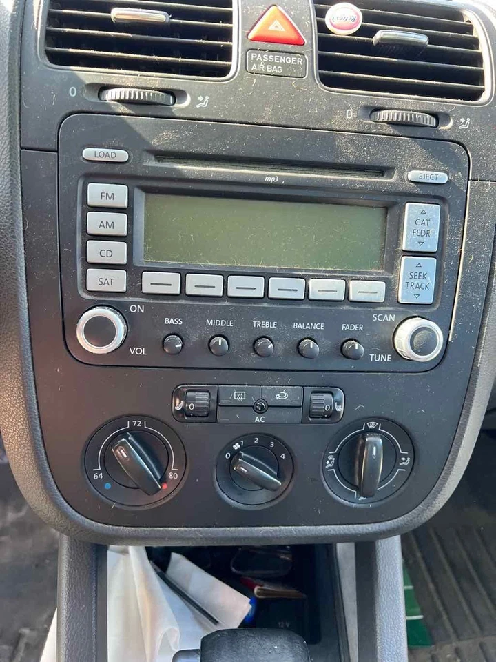 Medidor de velocímetro usado se adapta a: Volkswagen Jetta Cluster 2008 SDN VIN K octavo dígito M Foto 3 de 4