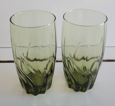 2 AVOCADO GREEN LIBBEY HIGHBALL DRINKING GLASS TUMBLERS 6 INCHES HOLDS 16 OZS