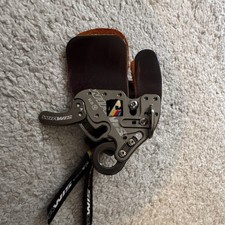 WIAWIS EZ R finger tab Archery