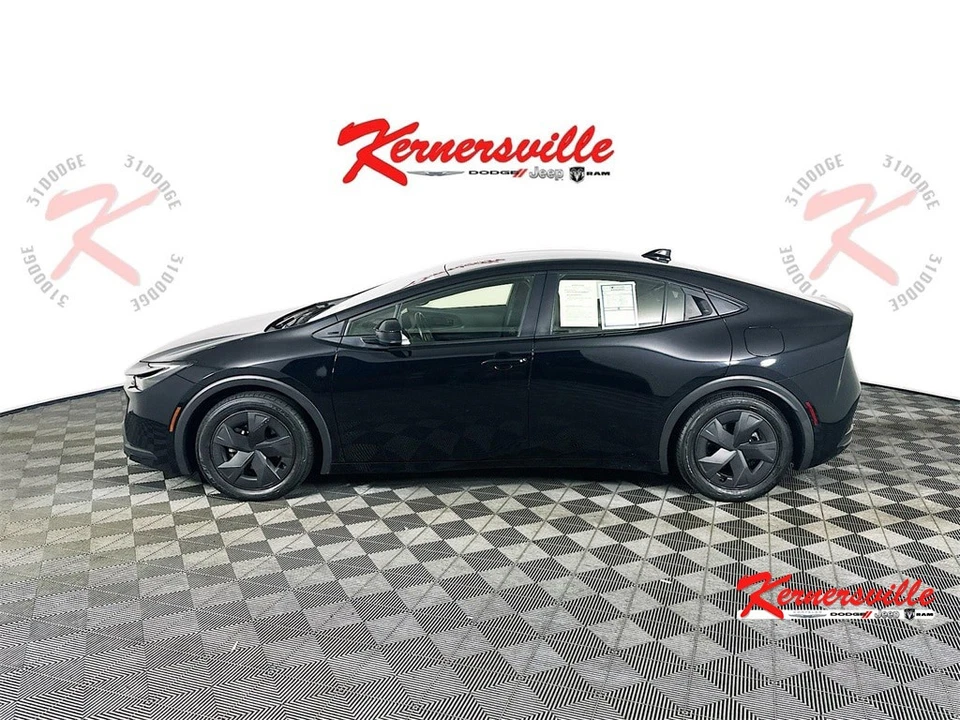 2024 Toyota Prius LE FWD 4dr Sedan Wireless Phone Connectivity push start KCDJR Foto 4 de 4