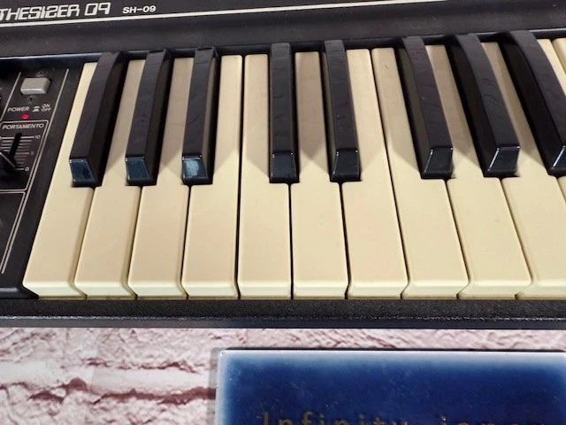Roland SH-09 analog synthesizer keyboard fast ship vintage Video available - Image 3 of 4