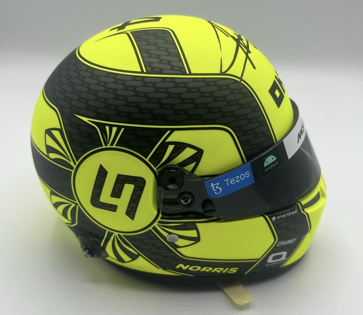 F1, LANDO NORRIS ORIGINAL signed 1/2 BELL MCLAREN mini F1, LANDO NORRIS ORIGINAL signed 1/2 BELL MCLAREN mini
