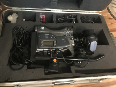 JVC GY-DV550 Professional Mini DIGITAL Camcorder w/Canon Zoom-Make