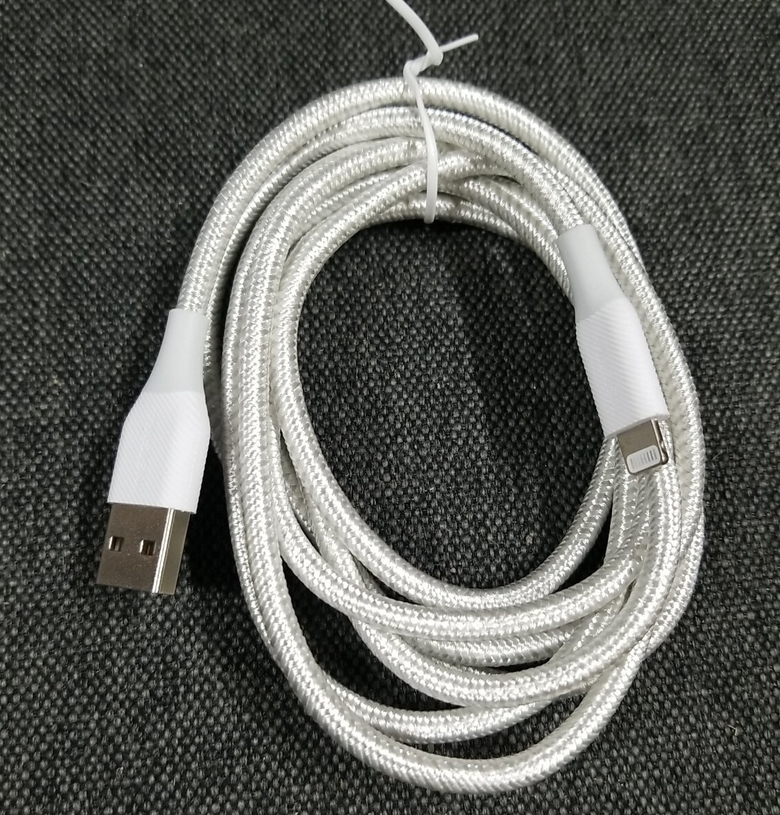 Insignia Apple MFi Certified 1.8m (6 ft.) Braided Lightning to USB-A Cable