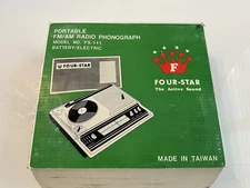 VINTAGE FOUR-STAR Portable FM / AM Phonograph Record Player NOS-Repair