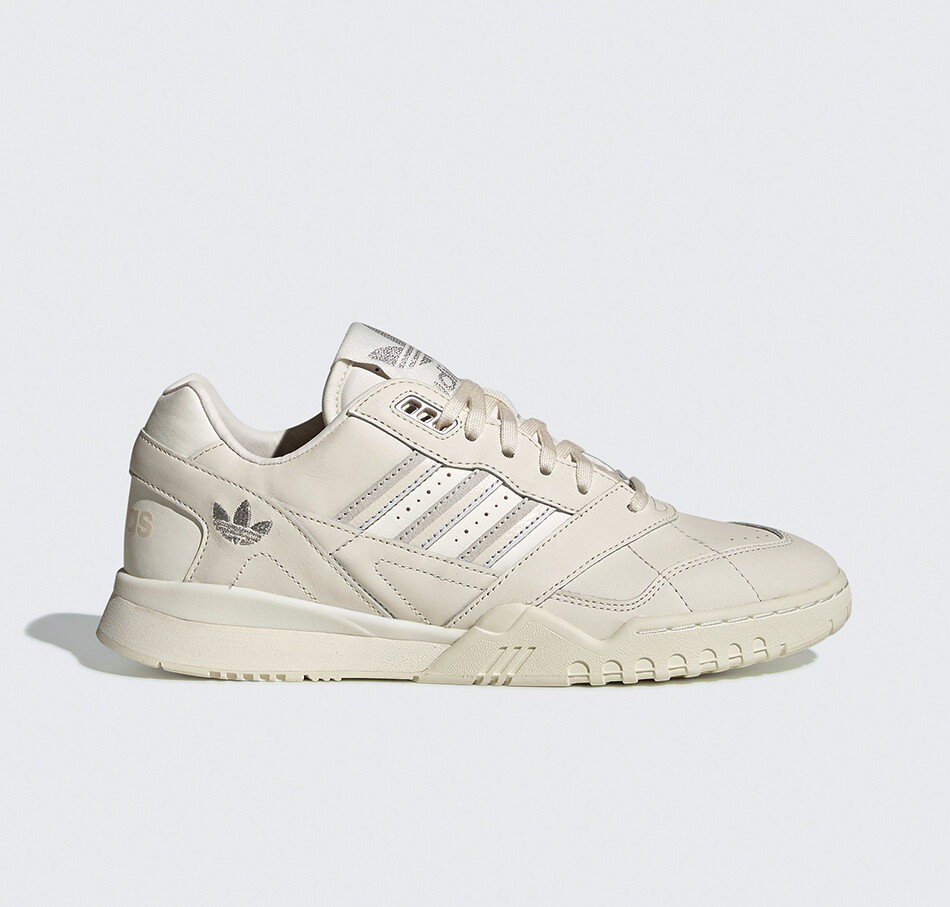 adidas original ar trainer