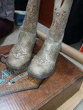 Size 7 Woman Roper Western boots Kennedy square 