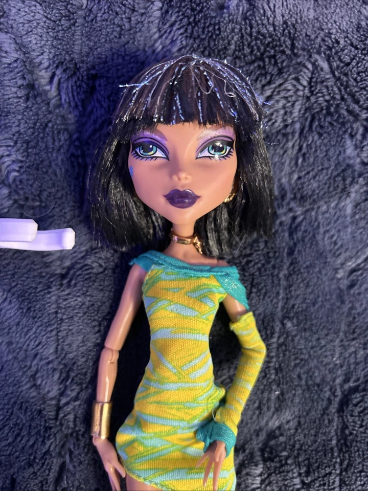 Monster High Doll Cleo De Nile Dawn of the Dance (Stand included) - Image 3 of 4