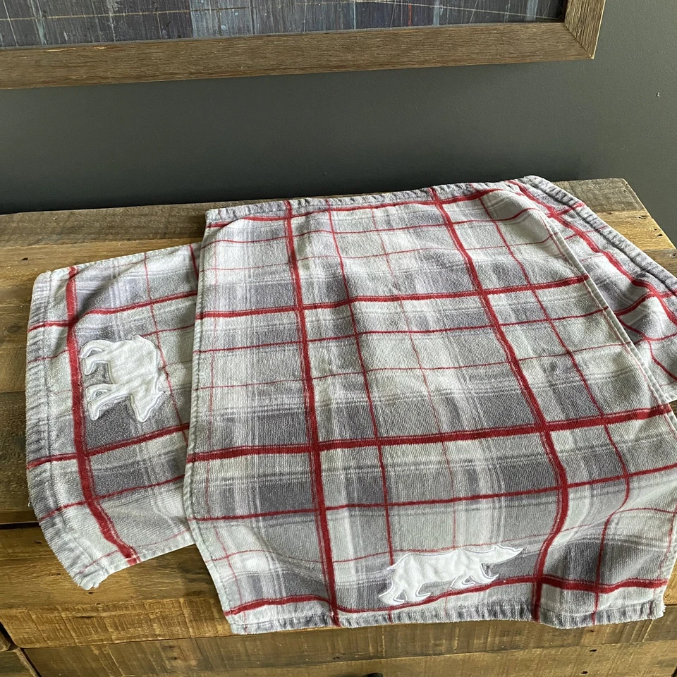JUEGO DE 2 Nuevas Toallas de Mano NAUTICA HOME Gris Rojo Blanco Rústico Cabaña Oso Invierno Foto 2 de 4