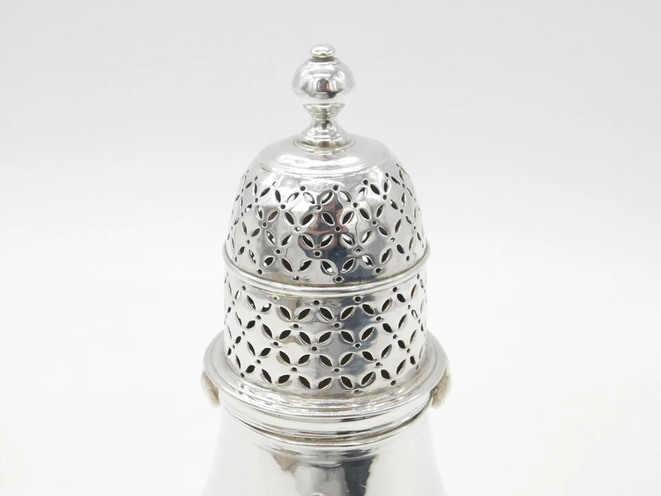 Queen Anne Britannia Silver Armorial Crest Sugar Caster c1705 Charles Adam Foto 3 de 4