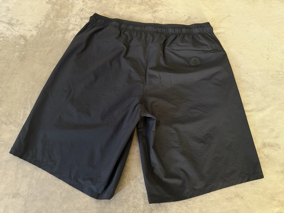Moncler Men’s Technical Shorts Black Size 48 – Model I10912B00007 595VF — 第 2/4 张图片