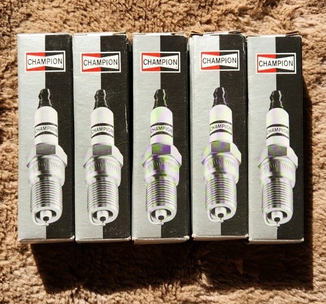 Champion 7440 Double Platinum Spark Plug RE14PLP5 LOT of 5