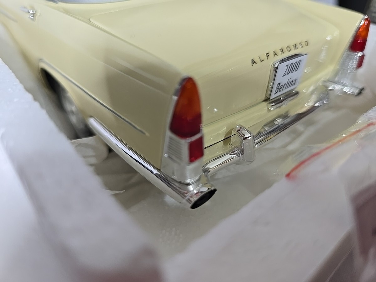 BoS 1/18 アルファ・ロメオ 2000 beige BOS159 Amazon | BoS 1/18 アルファ・ロメオ Alfa Romeo 2000 beige