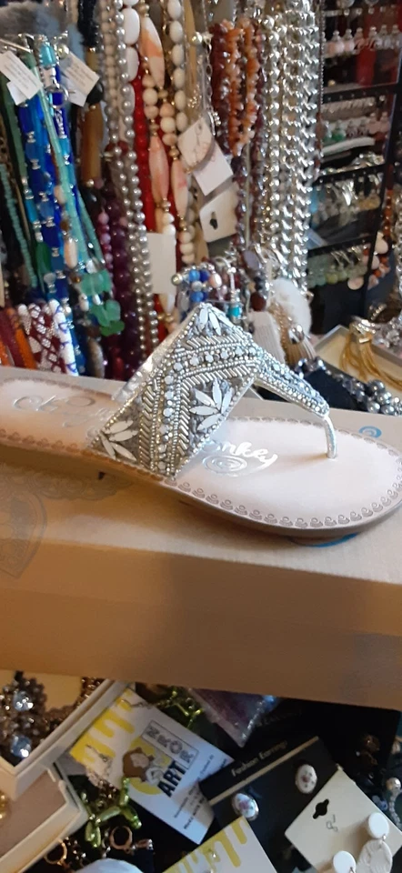 Tanga Amare Couro Flip NAUGHTY MONKEY Embelezada Rhienstone Tira T 7 m - Imagem 3 de 4