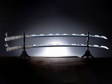 BAS63252: Demon Slayer: Kimetsu no Yaiba Proplica Inosuke Nichirin Sword