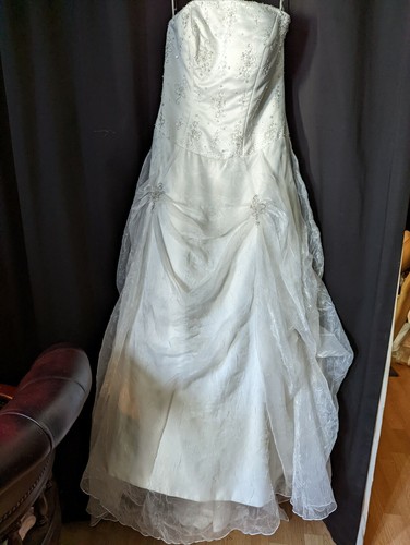 Beautiful Wedding Dress size 14 ex 