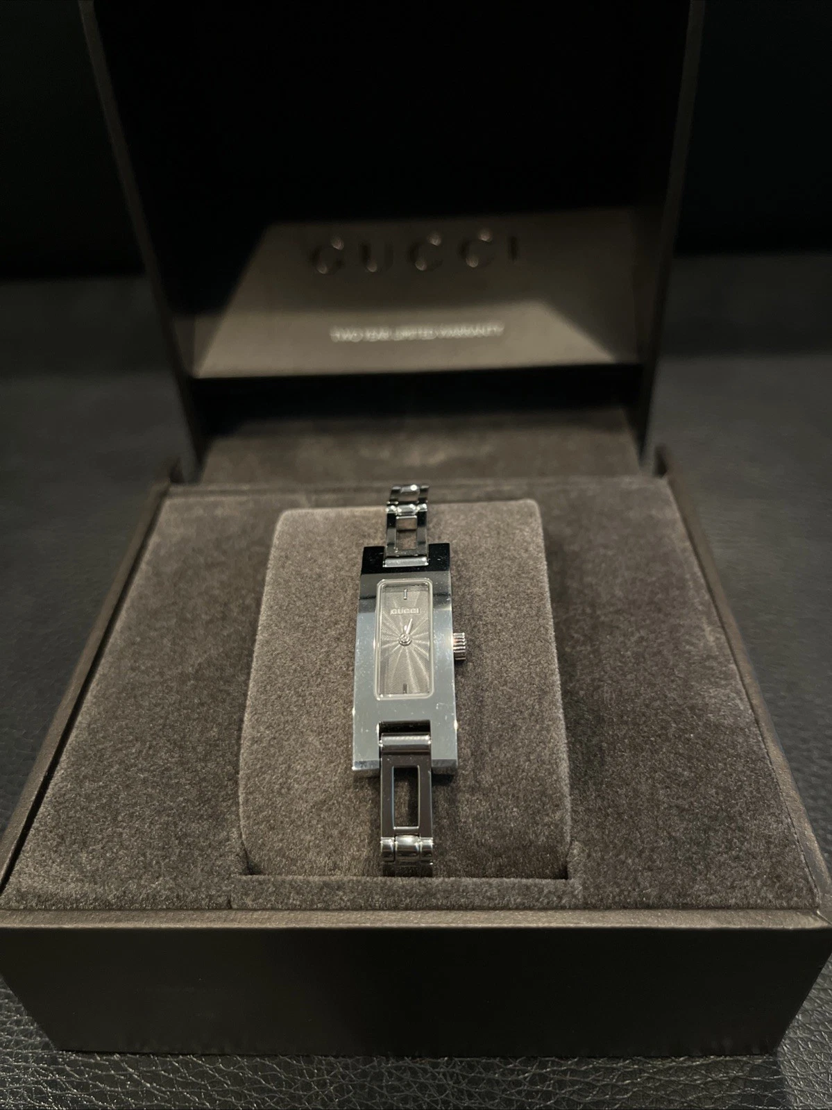 Montre femme Gucci neuve série 3900L