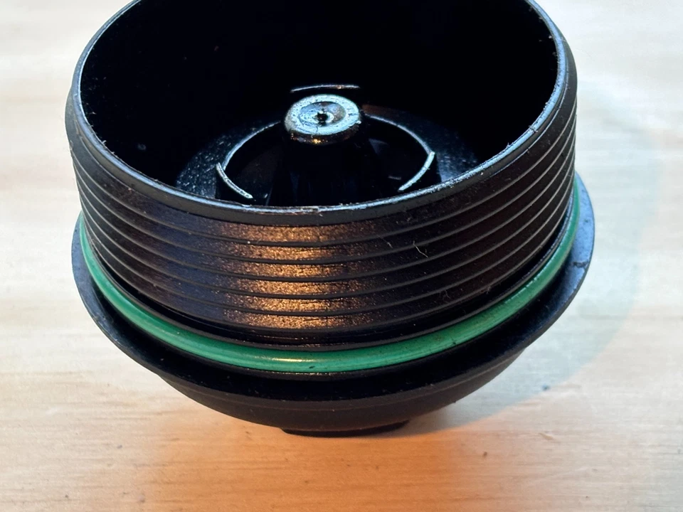 Tapa de filtro de aceite Hengst 12 605 366 GM 2,4 L Equinox Terrain Regal Verano Chevy OEM Foto 2 de 4