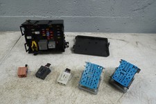 Dodge Journey 2011-2020 2,4 L OEM interior caja de fusibles módulo de alimentación con enchufe 68068355