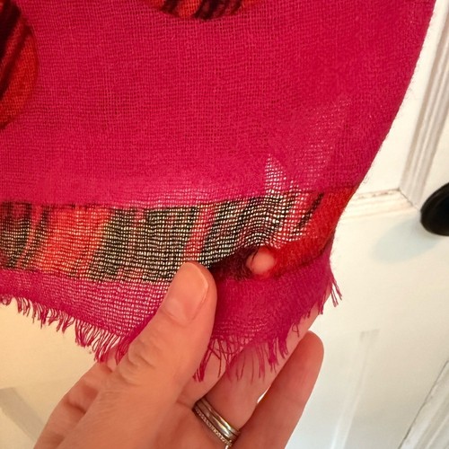 Boutique Moschino Italian Wool Pink and Red Heart Scarf - Picture 3 of 5