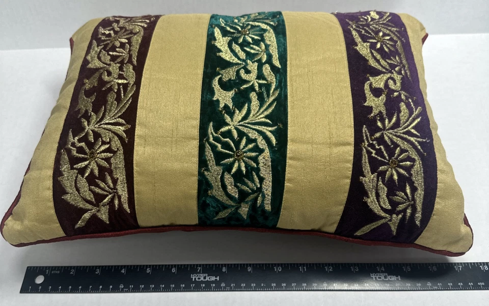 Декоративная подушка для пирса 1 из красного золота с вышивкой бисером 11x17 Holiday Regency - Изображение 4 из 4