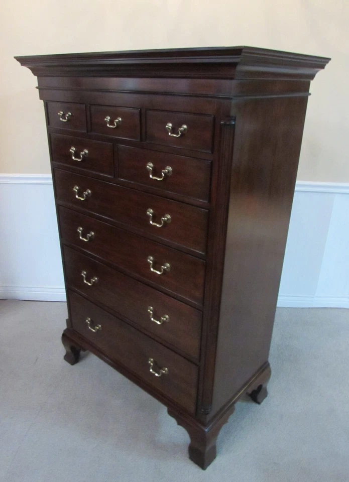 HENKEL HARRIS NEW MARKET CHIPPENDALE COFRE CAOBA, 8 CAJONES TOCADOR ALTO #175 Foto 3 de 4