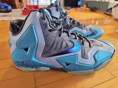 Nike LeBron James shoes 11 2013 Youth Sz Basketball Sneakers